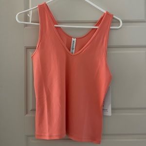 Women’s athleta tanktop size: S (new with tags)